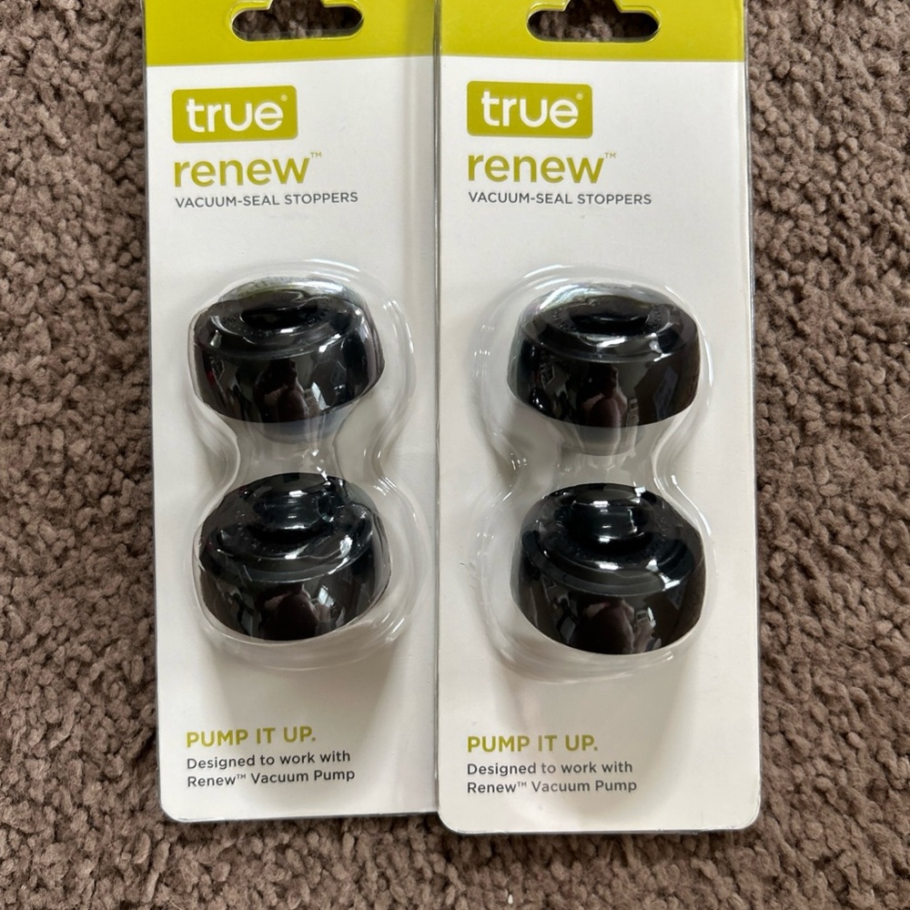 True & Co. Black Vacuum-Seal Stoppers